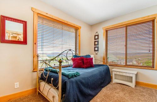 Sweetwater House | Hilltop Hideaway