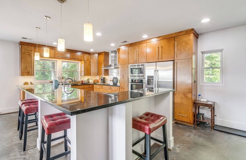 Lynn House | Hilltop Home w/Hot Tub & Views: Blue Ridge Mtn
