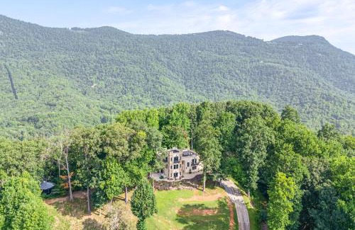Lynn House | Hilltop Home with Hot Tub and Views Blue Ridge Mtn