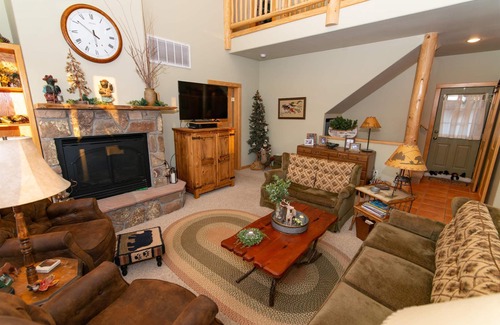 Pagosa Springs House | Hilltop home with mountain views close to amenities and national forest.