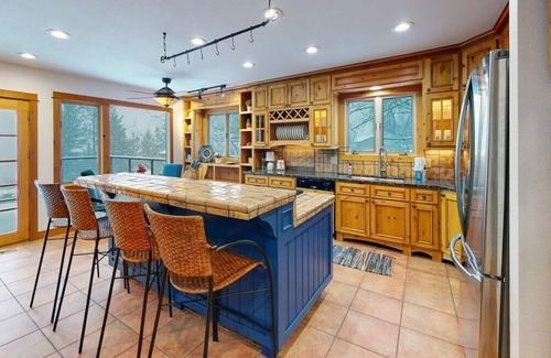 Hayden View Estates House | Hilltop Lodge - Beautiful Hayden Lake Home W/Deck