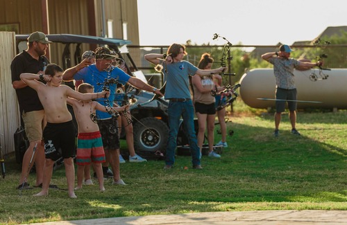 Springtown House | Hilltop lodge with spectacular views and roaming wildlife.