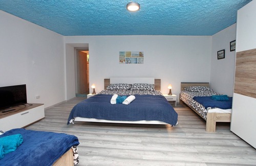 Piran Apartment | Hilltop Lucan One-Bedroom Apartment Blue