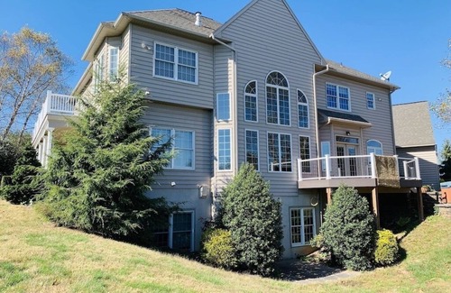 Annville Apartment | Hilltop Mansion Apartment near LVC and Hersheypark!