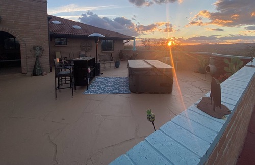 Patagonia Apartment | Hilltop private Casita w/views galore - w/hot tub!