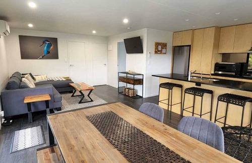Taumarunui House | Hilltop retreat overlooking the Old Forgotten Highway in adventure playground