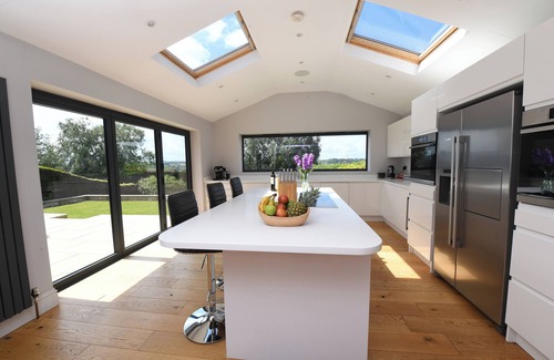 Harrogate House | Hilltop Retreat: Panoramic Views, Sunsets, Seclusion, Hot Tub, Fire Pit