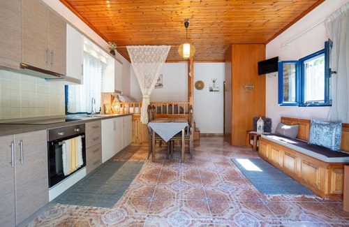 Aperio Cottage | Hilltop Retreat with Sea Views – 15 Min Walk to Kyra Panagia Beach