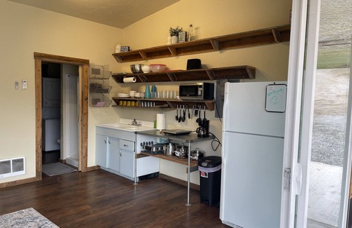 Riggins Cabin | Hilltop riverview bunkhouse
