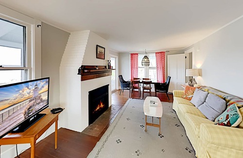 Phippsburg House | Hilltop Waterfront Haven | Fireplace & Epic Coastal Views | Minutes to Beach