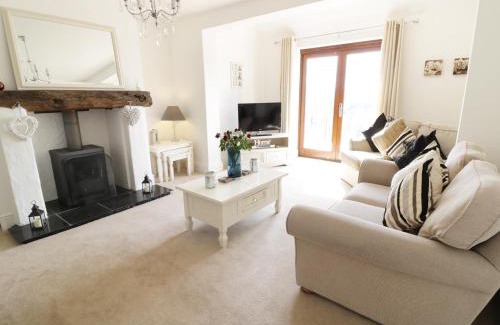 Knightwick House | Hillview Cottage