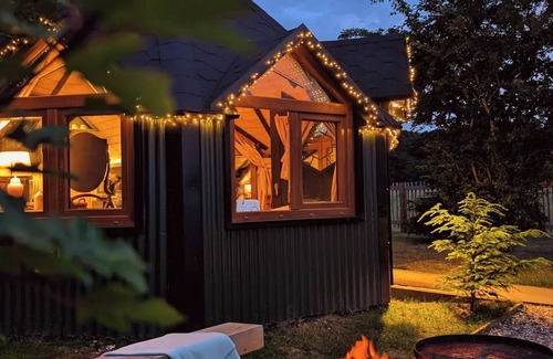 Rickmansworth Cabin | Hilly Hideaway — Unique Countryside Retreat with Hot Tub & firepit