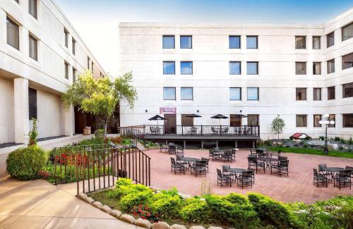 Appleton Hotel | Hilton Appleton Paper Valley