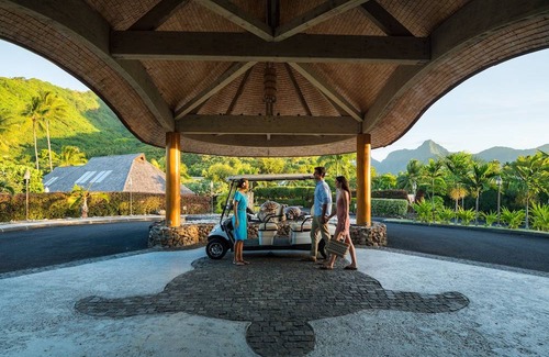 Pihaena Hotel | Hilton Moorea Lagoon Resort & Spa