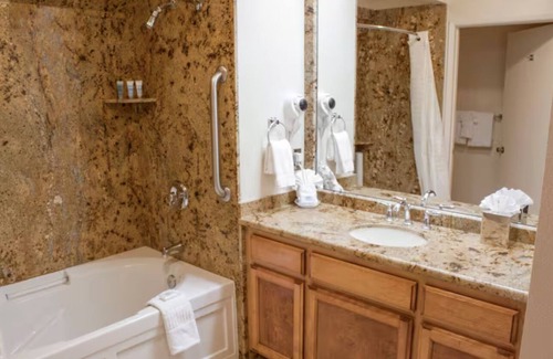 Avila Beach Resort | Hilton Vacation Club San Luis Bay Avila Beach - 1 BR King Ste plus with balcony