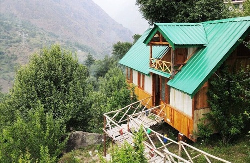 Banjar Ski Chalet | Himalayan Abode Tree House, Sainj