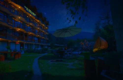 Sasaram Hotel | Himalayan River Resort, Manali- #riverside #private parking #scenic river & mountain view #open cafe # spacious room #big garden with campfire