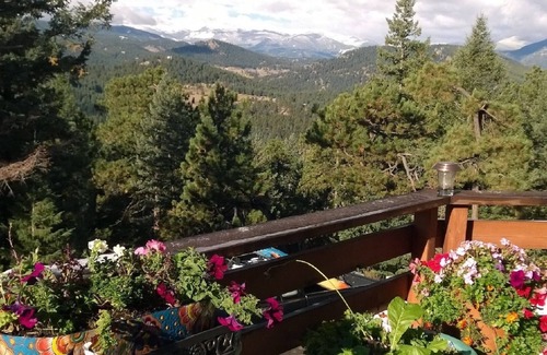 Evergreen Meadows House | Himmelhaus majestic mountain views ideally located to access city and mountains