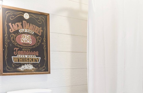 Cleveland Park Cottage | Hip, Cozy Cottage with a Fire Pit in Cleveland Park