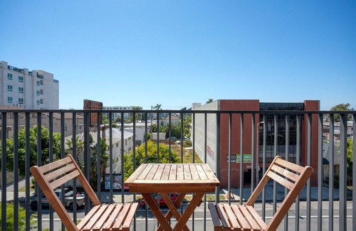 Palms Apartment | Hip Culver City 1BR w/Rooftop Lounge & Access to 405, by Blueground