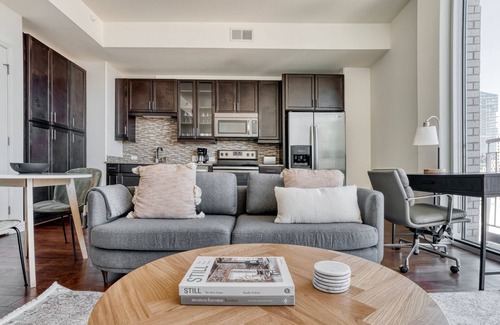 Waller Creek District Apartment | Hip Downtown Austin 1BR w/Gym, Pool & W/D, nr Rainey St, by Blueground
