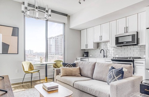 Civic Center Apartment | Hip Golden Triangle Studio w/ Gym & Pool near Capitol Hill, by Blueground