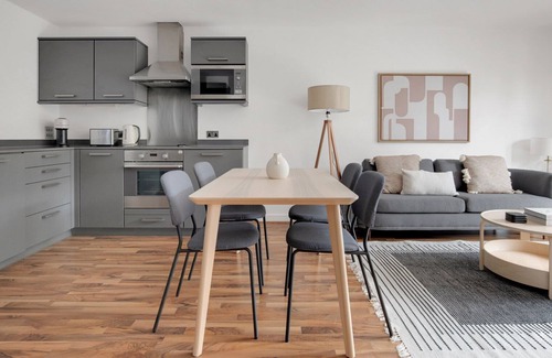 Islington Apartment | Hip Islington 2BR w/Day Porter & Balcony, nr Kings Cross, by Blueground