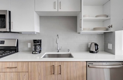 Oakland Ave - Harrison St Apartment | Hip Oakland Studio w/Gym, Pool & AC, 2 min walk to Target, by Blueground
