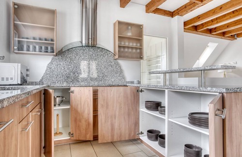 Oerlikon Apartment | Hip Oerlikon 2.5 Room w/Storage, 2 mins to local market, by Blueground