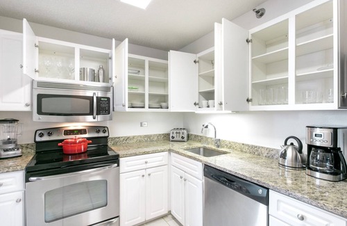 Rush and Division Apartment | Hip River North 1BR w/Gym, W/D, near Magnificent Mile, by Blueground