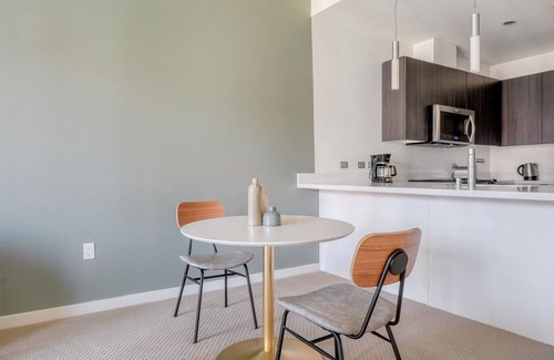 The Villas Apartment | Hip Santana Row 1BR w/BBQ, Pool & Gym, nr Target, by Blueground