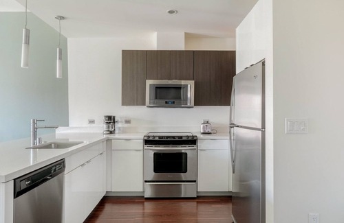 The Villas Apartment | Hip Santana Row 1BR w/BBQ, Pool & Gym, nr Target, by Blueground