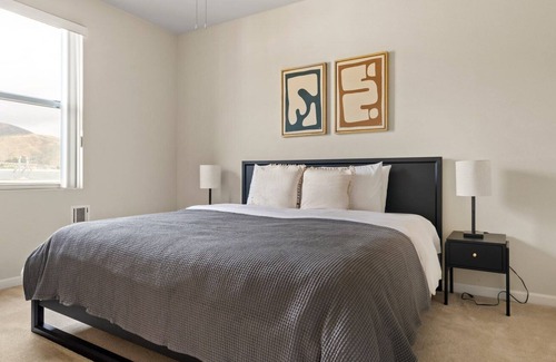 South San Francisco Apartment | Hip South SF 1BR w/ W/D, Gym, Pool, next to BART & TJ, by Blueground