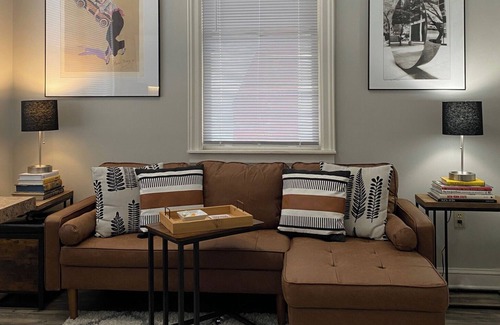 Glens Falls Apartment | Hip Suite-1st Floor - Arts District/Farmers Mkt/Cafes/Breweries-Near Lake George