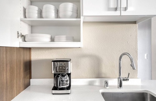 Sunnyvale Apartment | Hip Sunnyvale 1BR w/W/D, Pool & Gym, nr Googleplex, by Blueground
