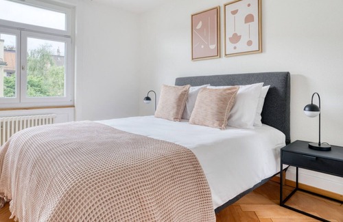 Wipkingen Apartment | Hip Wipkingen 3.5 Room w/ Storage & W/D, 2 mins to Market, by Blueground
