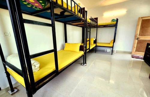 Gunehr Apartment | Hipostel Bir Dormitory Room