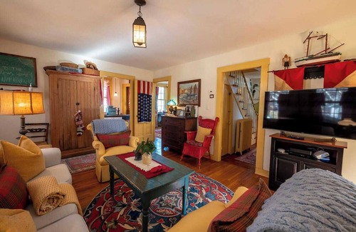 Mystic House | Historic 1810 Captain Burrows Home~ A Nautical New England Inspiration!
