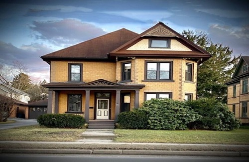 St. Marys Apartment | Historic 1884 Victorian Upstairs Unit. Walk to everything! Close to elk!