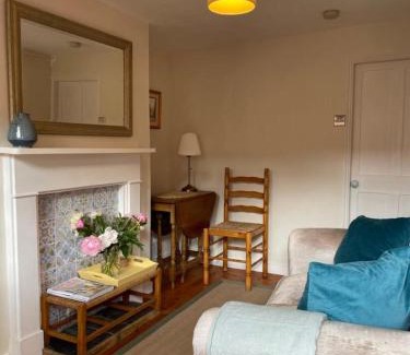 Farnham Apartment | Historic 1BD Cottage in Heart of Farnham
