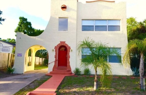 Historic Downtown Melbourne Apartment | Historic 1br King Bed Walk downtown 5min to beach