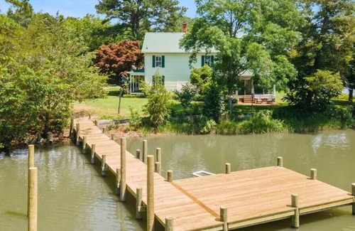 Mathews House | Historic 4 bedroom private waterfront home