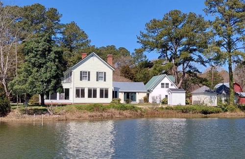 Mathews House | Historic 4 bedroom private waterfront home