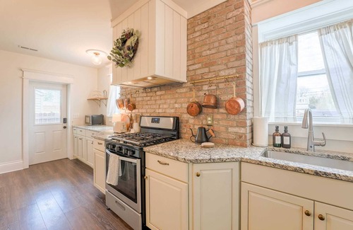 St. Charles Historic District House | Historic 4‑BR Farmhouse Steps to Main Street