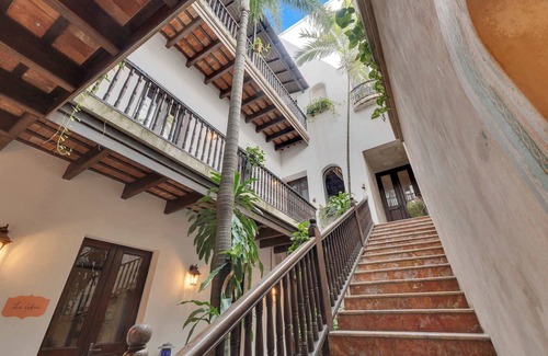 San Francisco Bed & Breakfast | Historic 4 Story Mansion w. Pool in Old San Juan