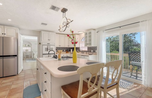 Nokomis House | Historic Admiral Benbow Club Suite-4 beds x 4 Baths, 2 Kitchens, Beach Access !