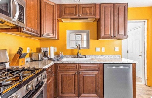 Peter Howell House | Historic Adobe Casita - Private Fully Fenced Yard