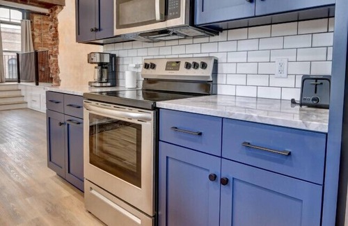 Millersburg Apartment | Historic American Hall Kaufman Suite