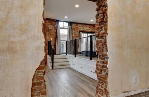 Millersburg Apartment | Historic American Hall Kaufman Suite
