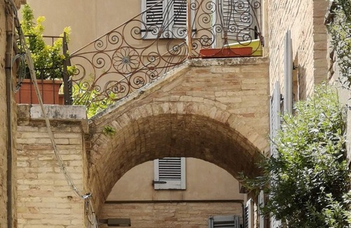 Macerata Apartment | Historic apartment with frescoed ceilings, in the center of the city